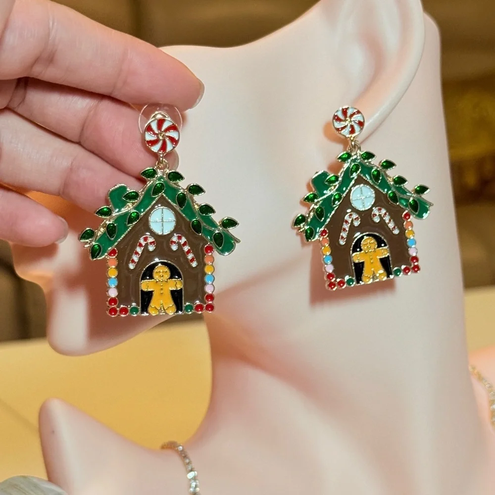 ⚜️ Festive Gingerbread House Earrings